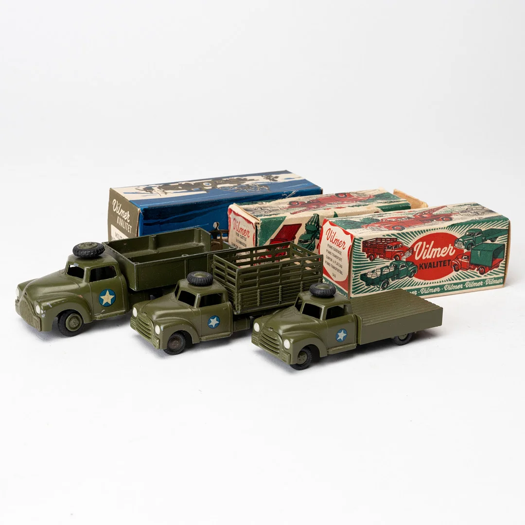VILMER, 3 st militärbilar, metall, nr: 343, 342 resp 463, Danmark, originalkartonger. — Model cars — Auktionshuset Kolonn