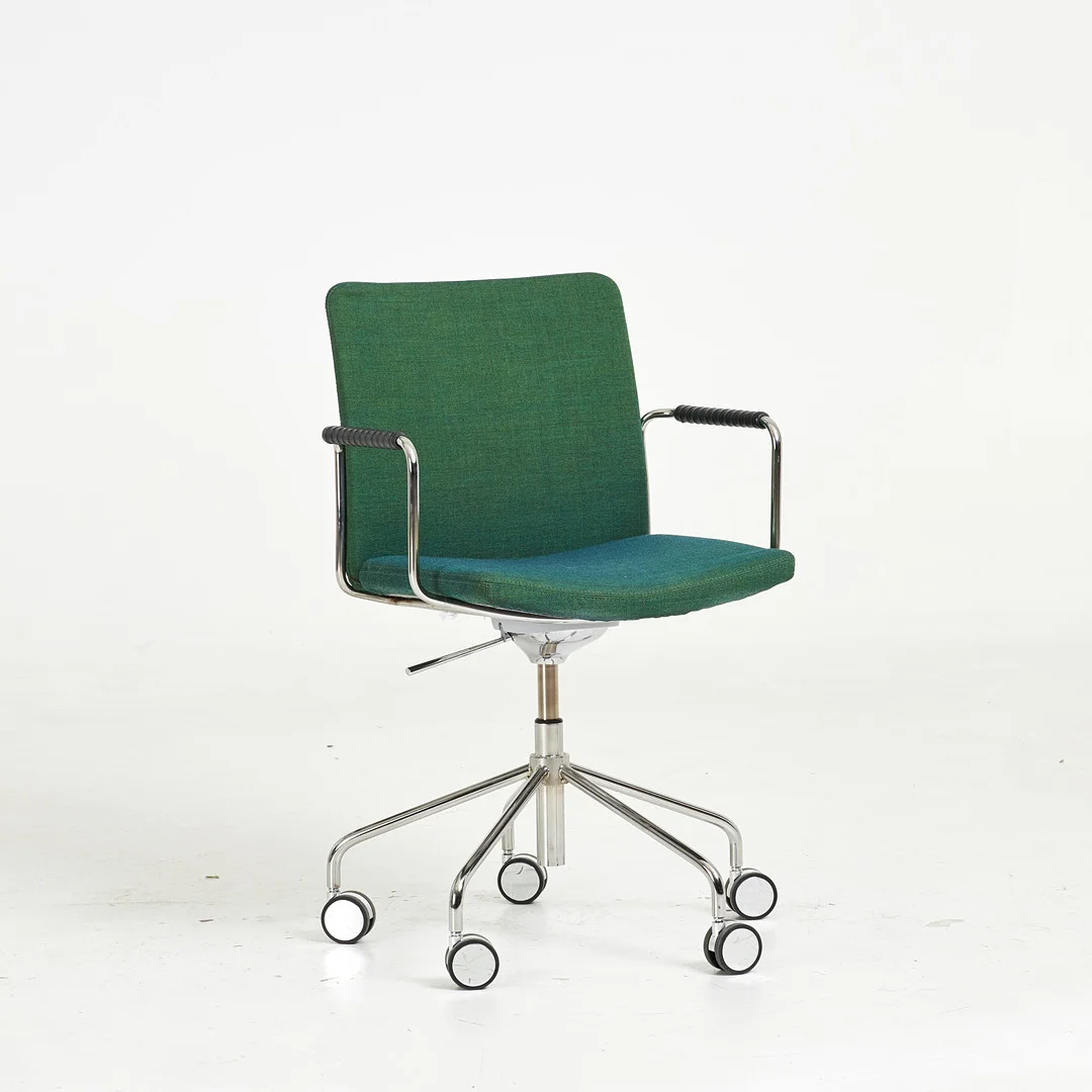 BROBERG & RIDDERSTRÅLE. Kontorsstol, "Stella" för Swedese, kromad stomme, läderklätt armstöd. — Armchairs & Chairs — Stockholms Auktionsverk Sickla