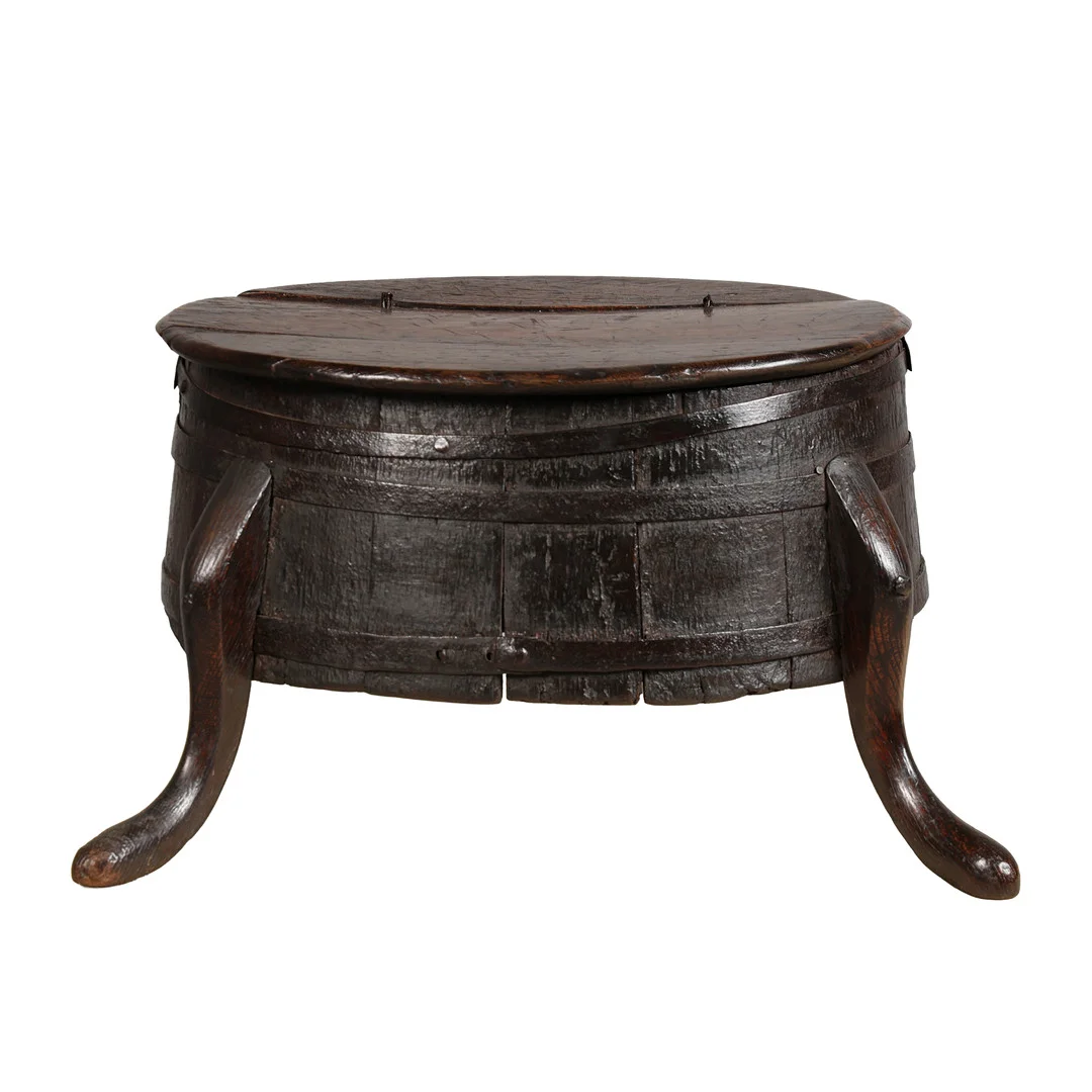 EARLY 18TH CENTURY OAK COOPERED BOX STOOL. — Other — Bishop & Miller