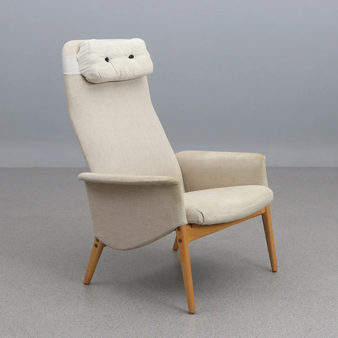 FÅTÖLJ. Ek med textilklädsel. Bra Bohag. Ställbar ryggvinkel. — Armchairs & Chairs — Skånes Auktionsverk