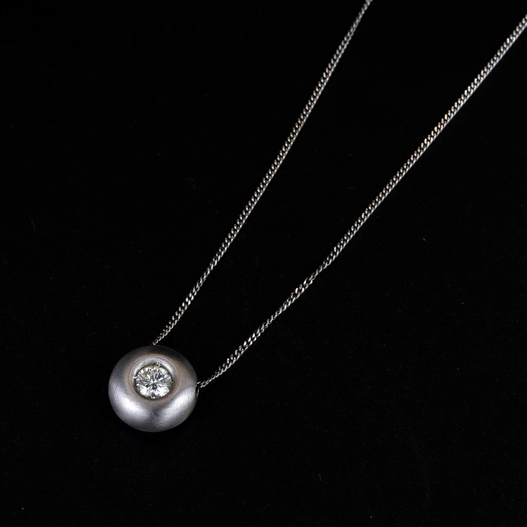 18CT WHITE GOLD DIAMOND SET NECKLACE. — Necklace — Chalkwell Auctions