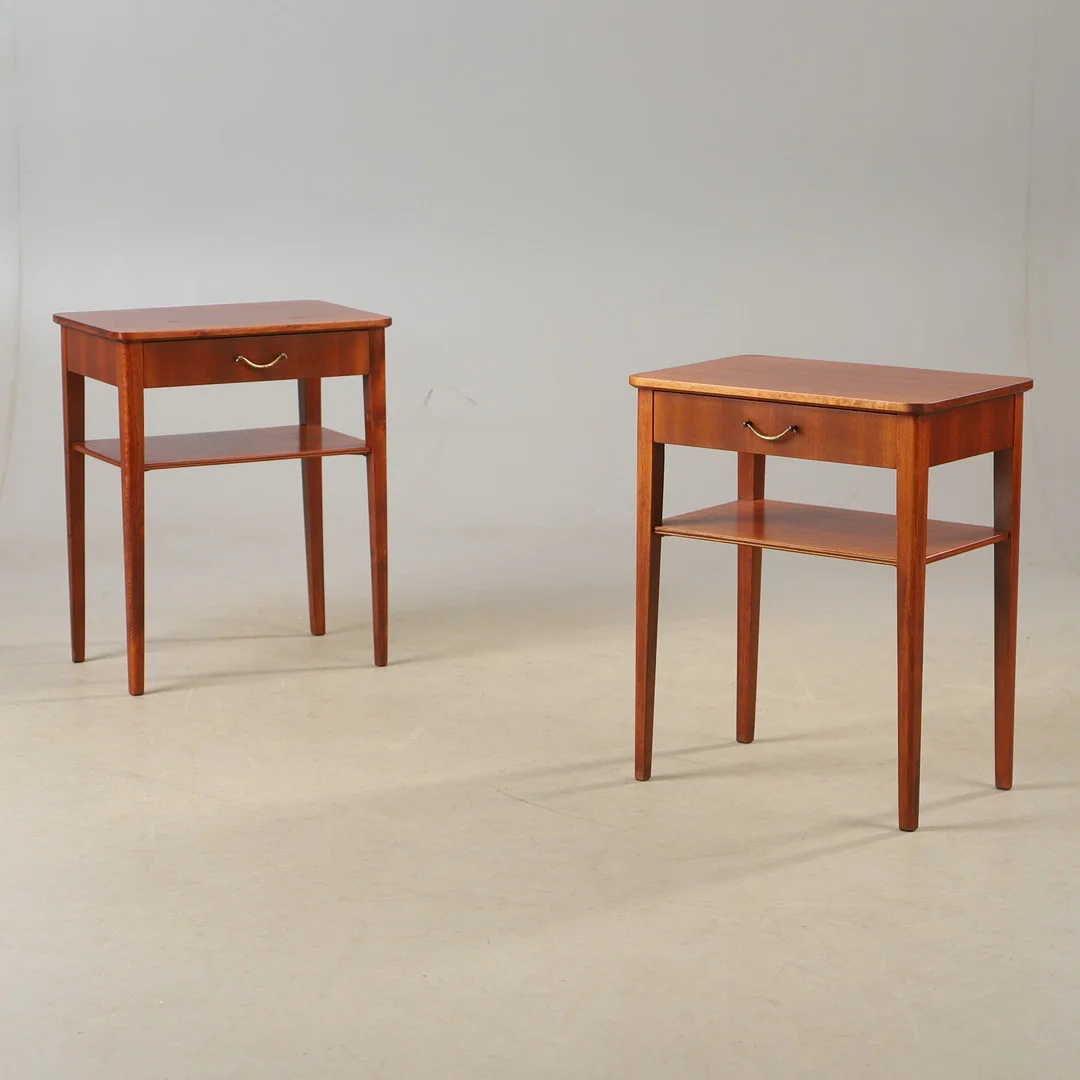 SÄNGBORD, 1 par, mahogny, Swedish Modern, SMI, 1940-tal. — Tables — Helsingborgs Auktionskammare