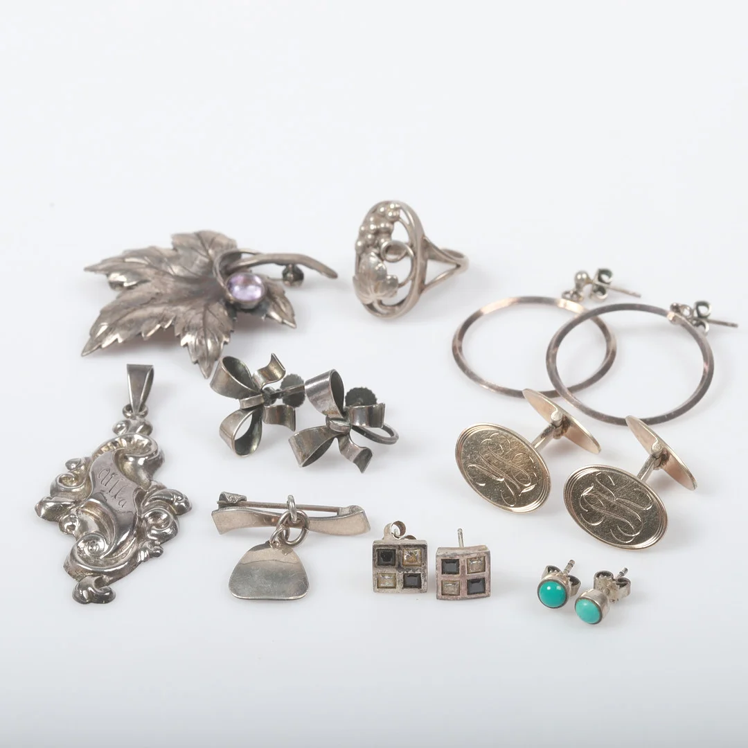 SMYCKEN, 9 delar, silver. — Jewellery — Helsingborgs Auktionskammare
