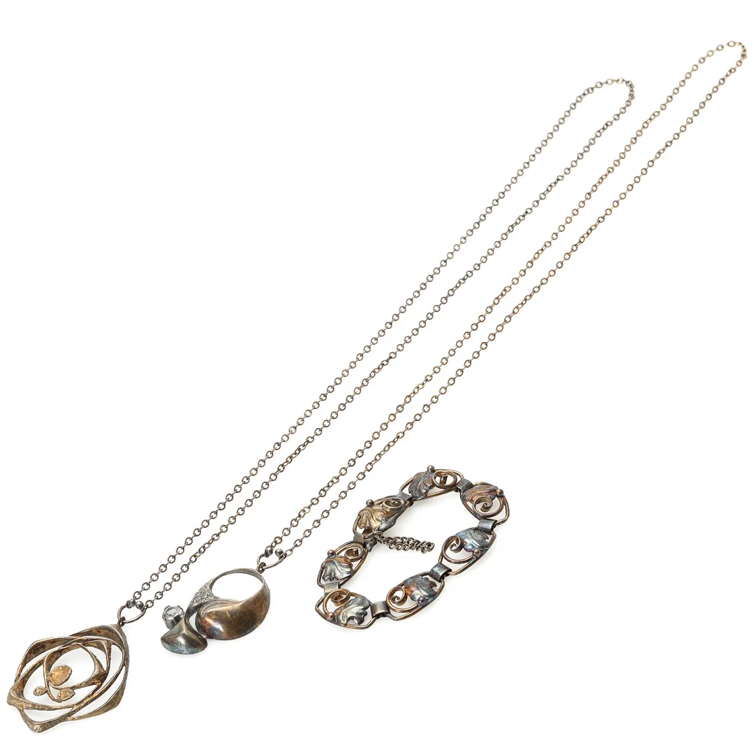 KARL LAINE. COLLIER samt ARMBAND, 3 delar, silver samt bergkristall, bland annat Karl Laine, Finland, 1900-talets andra hälft. — Brooches & Pendants — Auktionsmagasinet Vänersborg