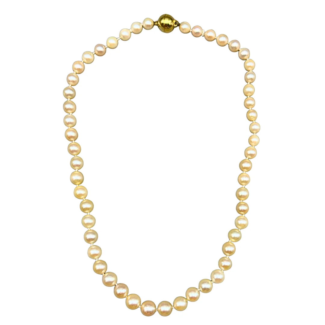 CREMEFARBENE PERLENKETTE MIT MAGNETVERSCHLUSS. — Necklace — Auktionshaus Stuber's Hammerschlag