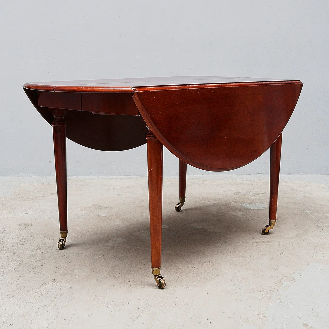 MATSALSBORD, Mahogny, Trissor. — Tables — Metropol Auktioner