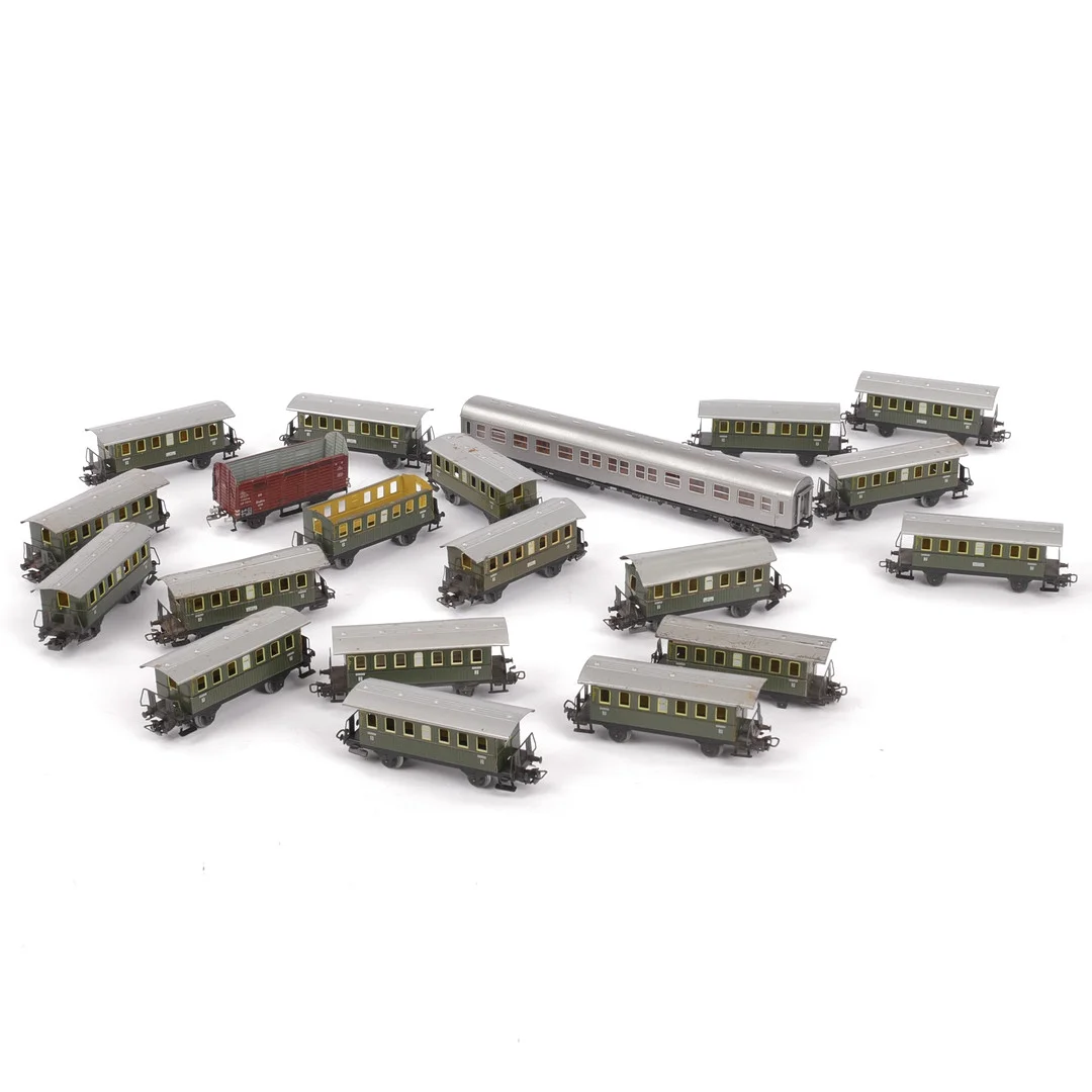 VAGNAR, 20 st, modelljärnväg, främst Märklin. — Model railways — Auktionsfirma Kenneth Svensson i Kalmar
