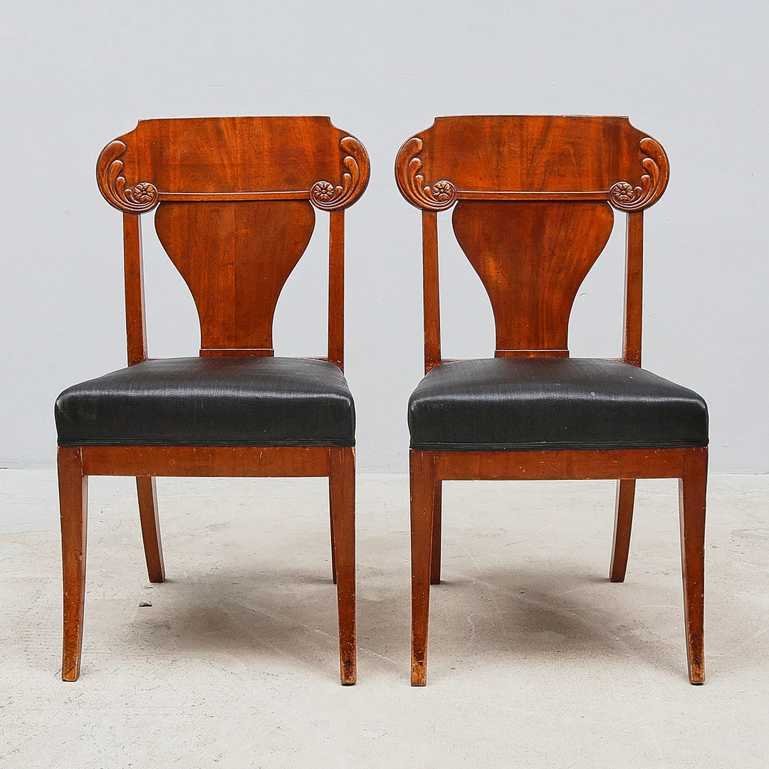 STOLAR 1 PAR, Omkring 1800, Mahogny. — Armchairs & Chairs — Metropol Auktioner
