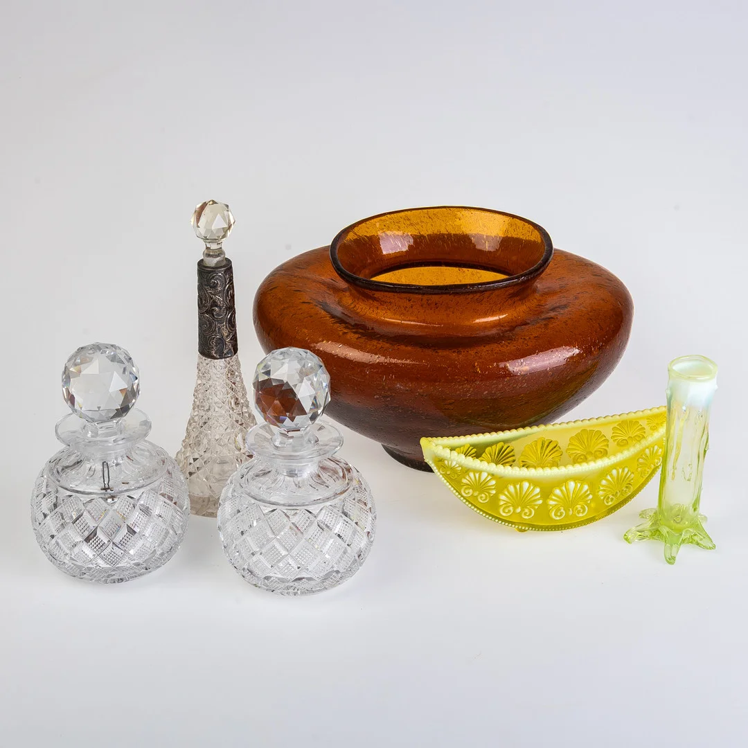 A COLLECTION OF GLASS ITEMS. — Other — Griffin’s Auctioneers
