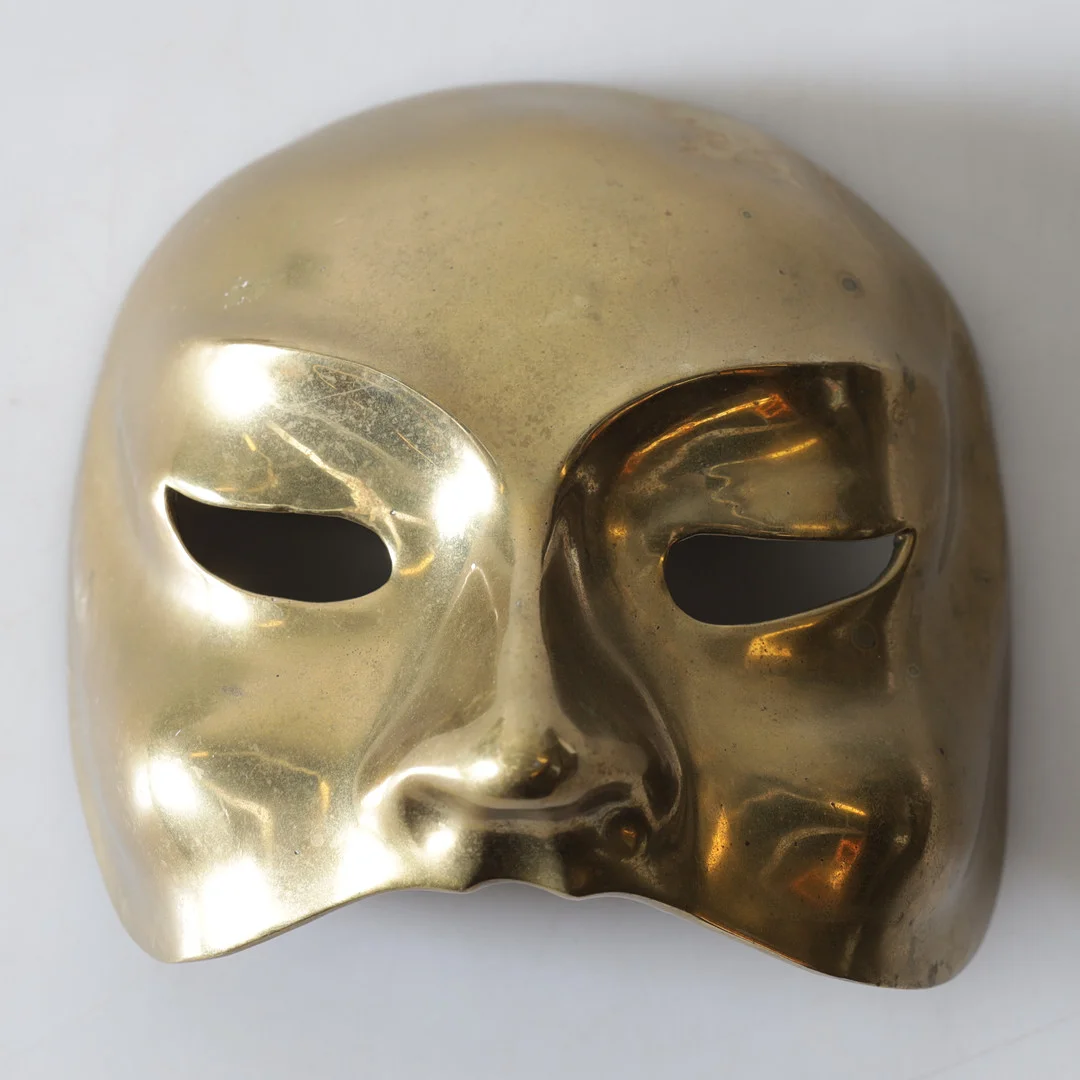Väggrelief. Mask, mässing, 1982. — Pewter, Brass & Copper — Gomér & Andersson Nyköping