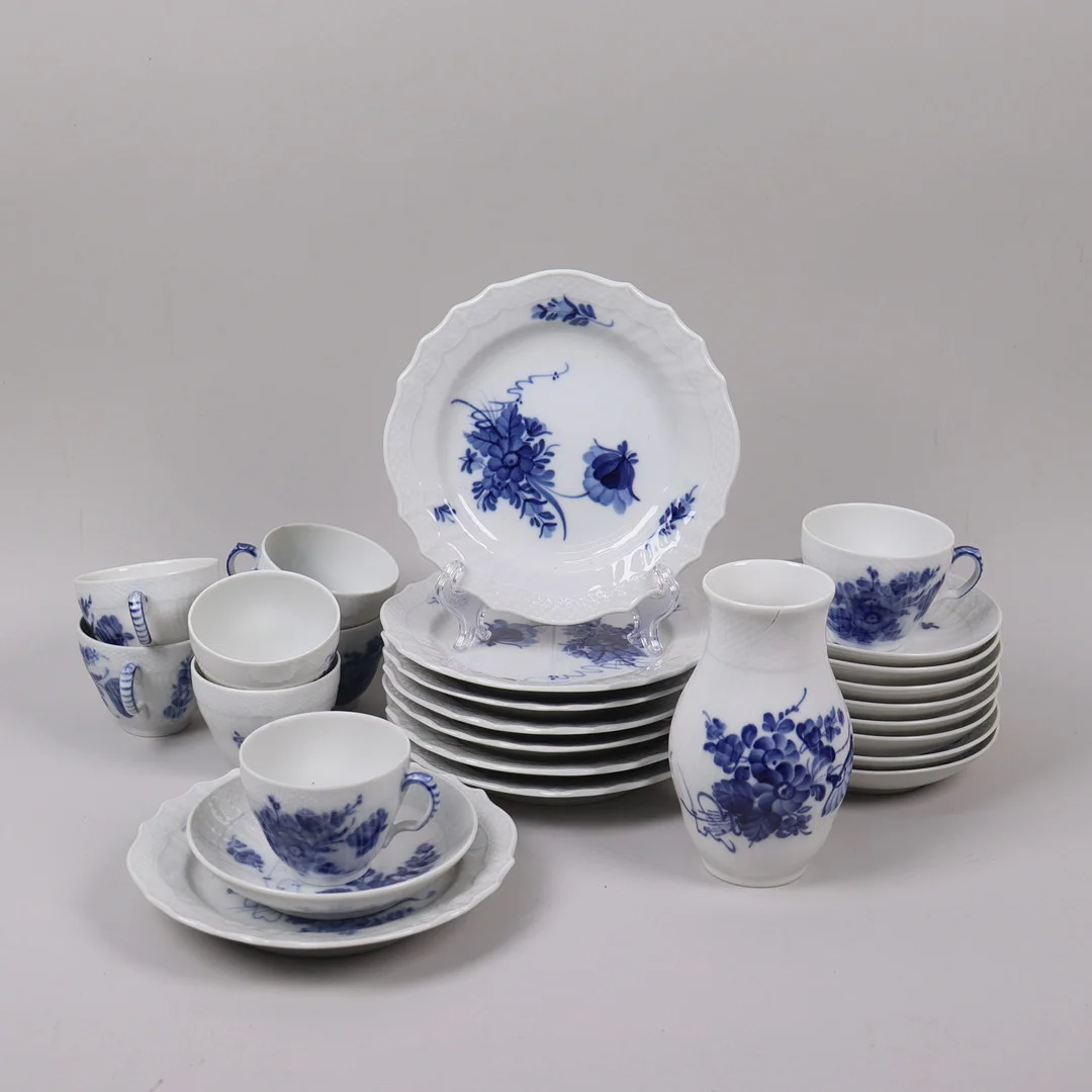 KAFFESERVIS, "Blå Blomster", Royal Copenhagen, 26 delar. — Tableware — Markus Auktioner