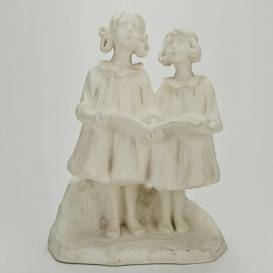 ALICE NORDIN. EFTER. "Sjungande barn". Parian, Gustavsberg 1917. — European — Auktionshuset Thörner & Ek