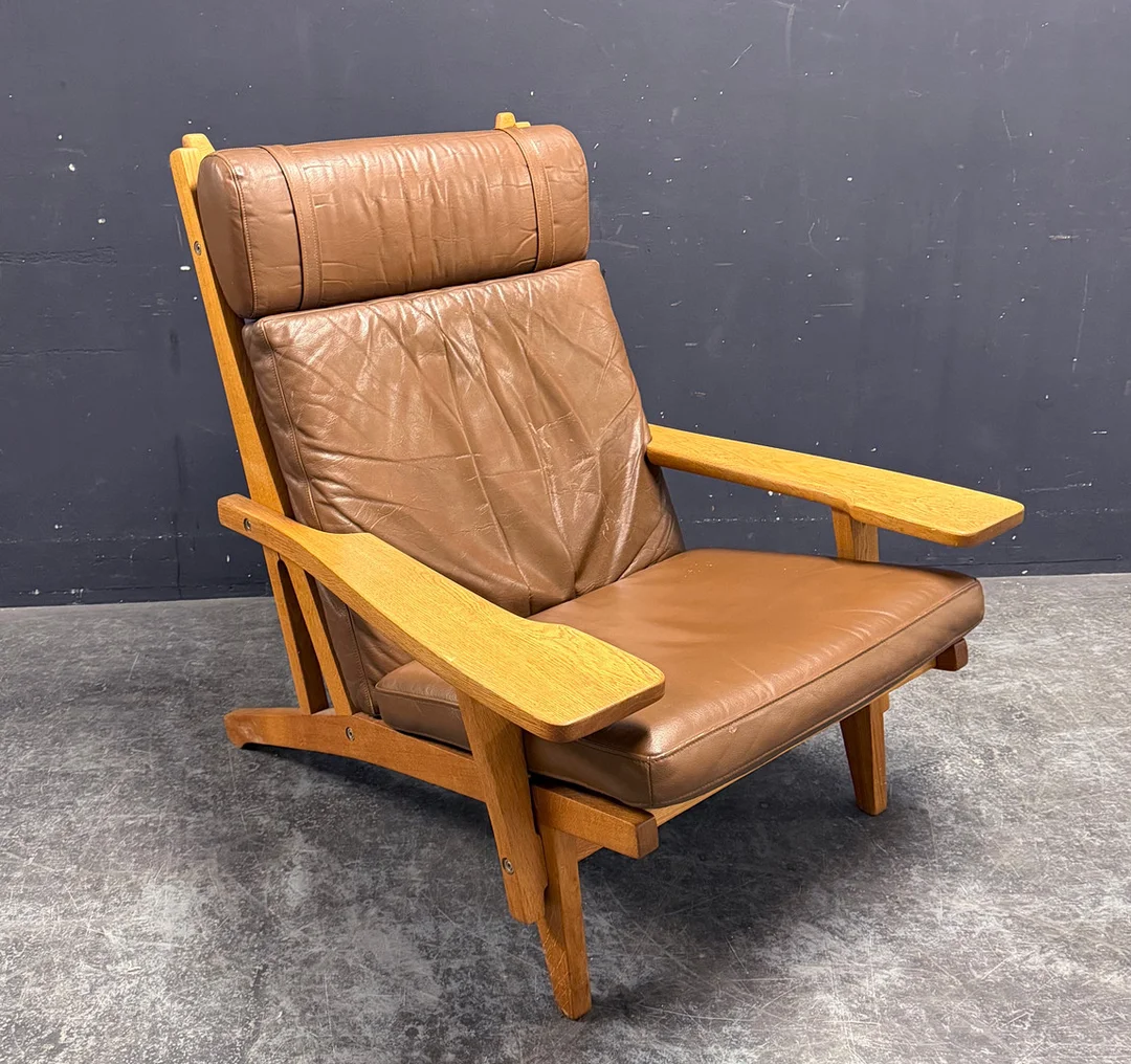 HANS J. WEGNER. GE 375 Sessel für Getama. — Armchairs & Chairs — Colombos