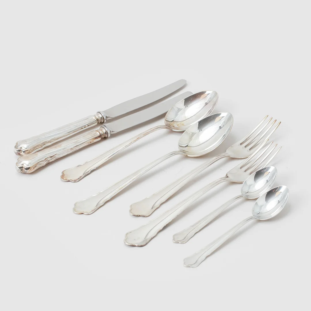 BESTICKUPPSÄTTNING, 48 delar, silver, "Chippendale" totalvikt ca 1995 gram. — Silver — Göteborgs Auktionsverk