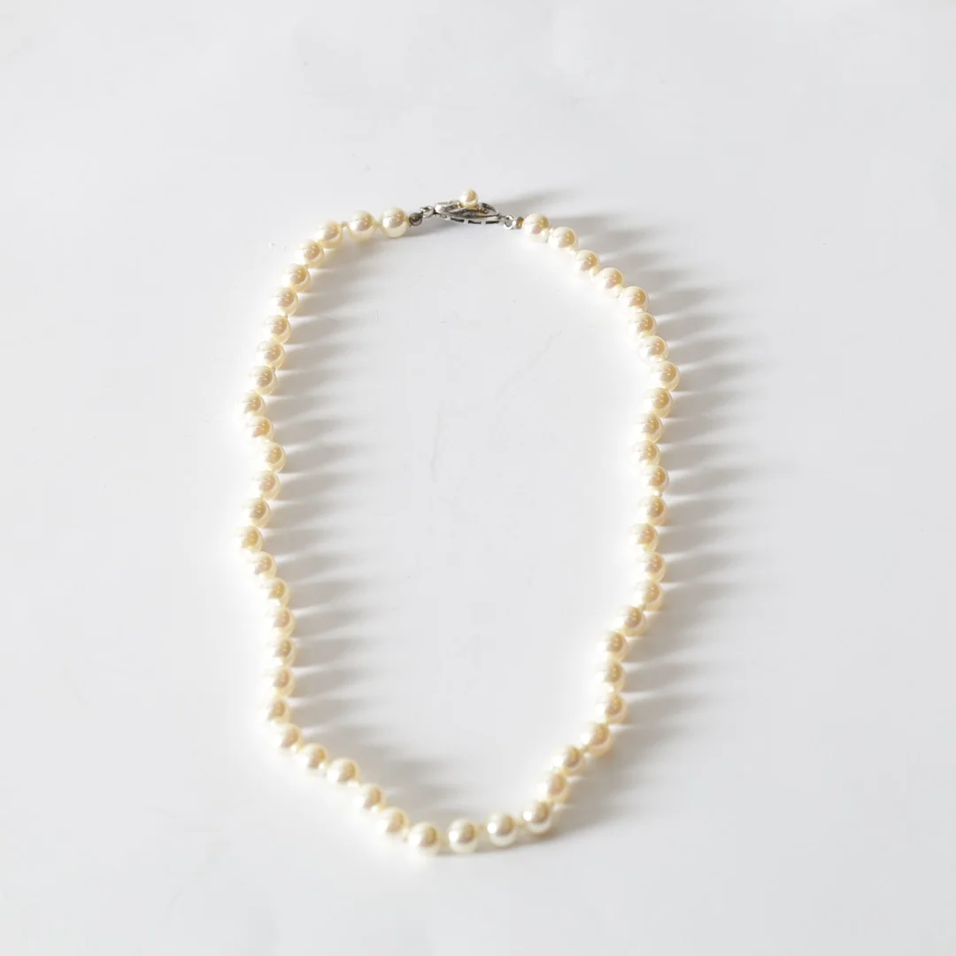 PÄRLCOLLIER, lås i sterlingsilver, 1900-tal. — Necklace — Gomér & Andersson Nyköping