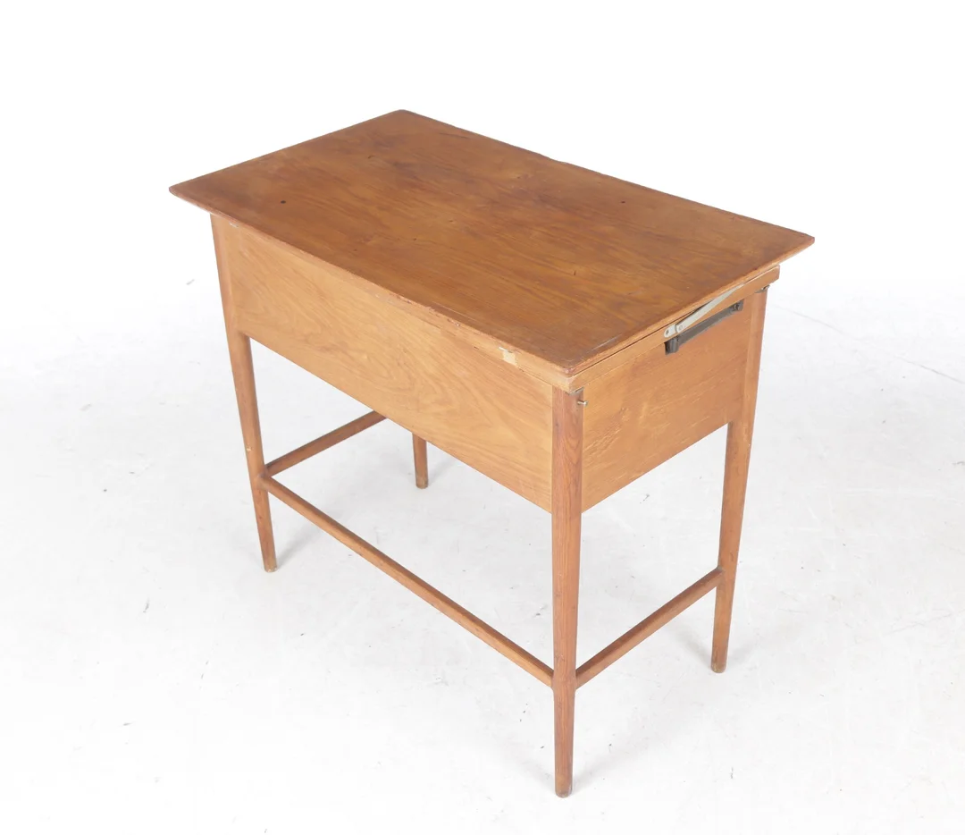 Small ladies' desk made of teak, 1950s/60s — Furniture/Office furniture — Lauritz