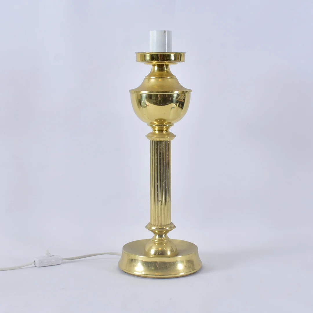 BORDSLAMPA, gulmetall, typ B-59 B, EWÅ. — Table Lamps — Halmstads Auktionskammare