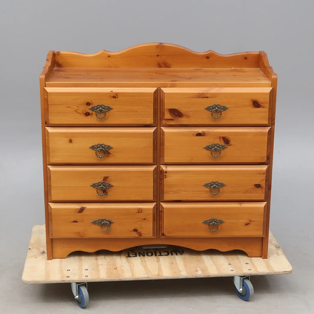 BYRÅ. — Chests of drawers — Kalmar Auktionsverk