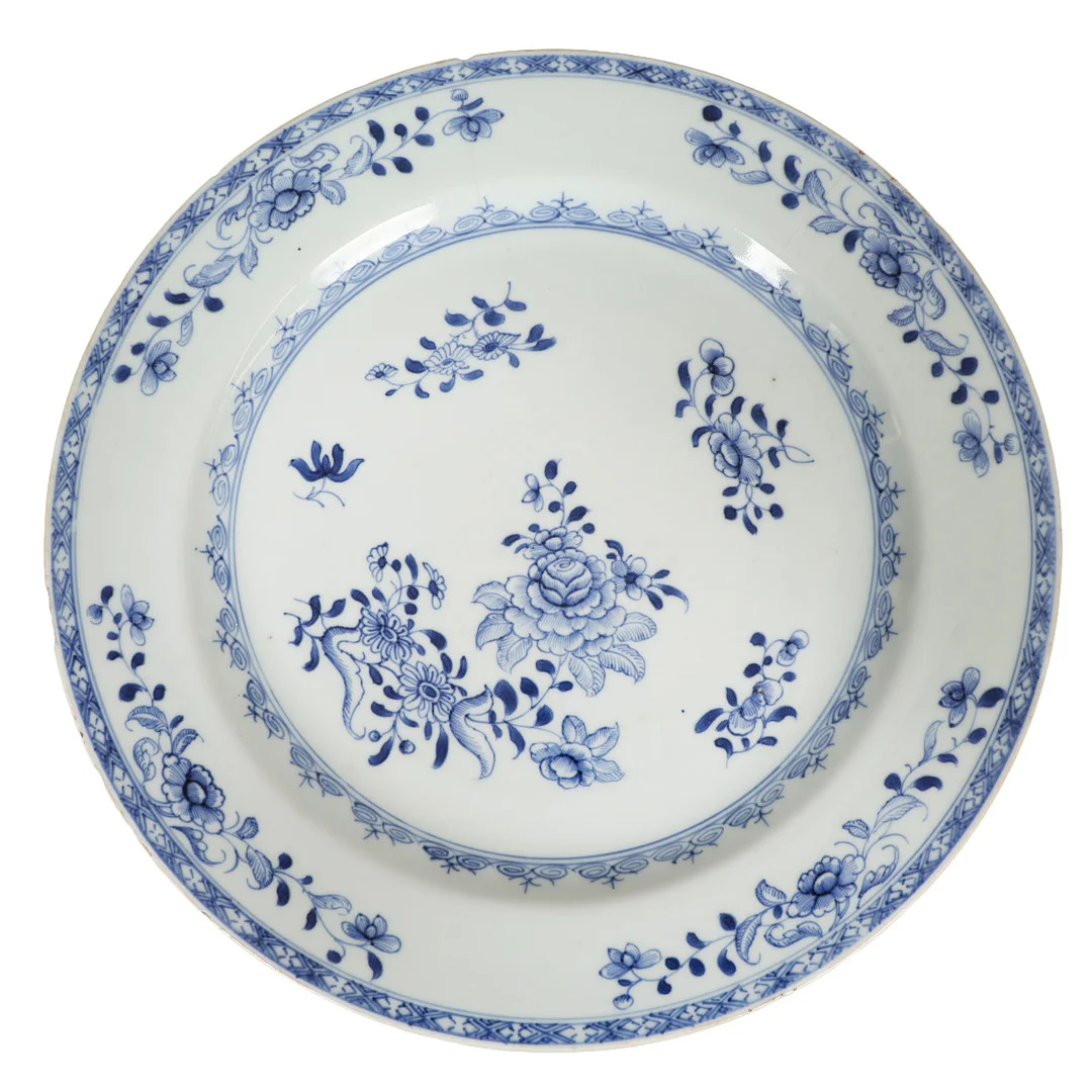 A CHINESE QING DYNASTY (1644-1912) PORCELAIN CHARGER. — Ceramics & Porcelain — Bishop & Miller