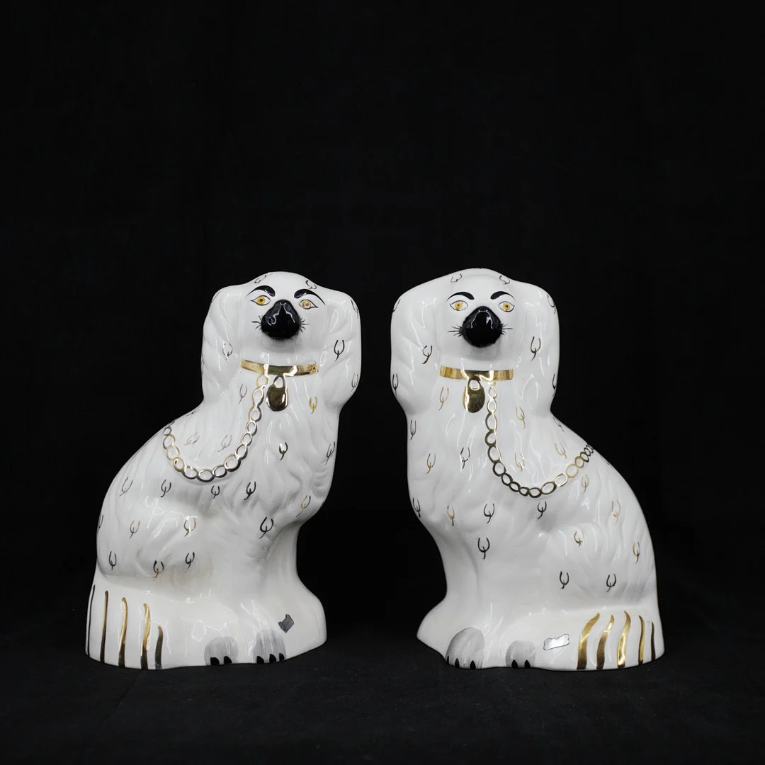 FIGURINER, s.k. "Spishundar", ett par, porslin, etikettmärkt, Beswick, England. — European — Höganäs Auktionsverk