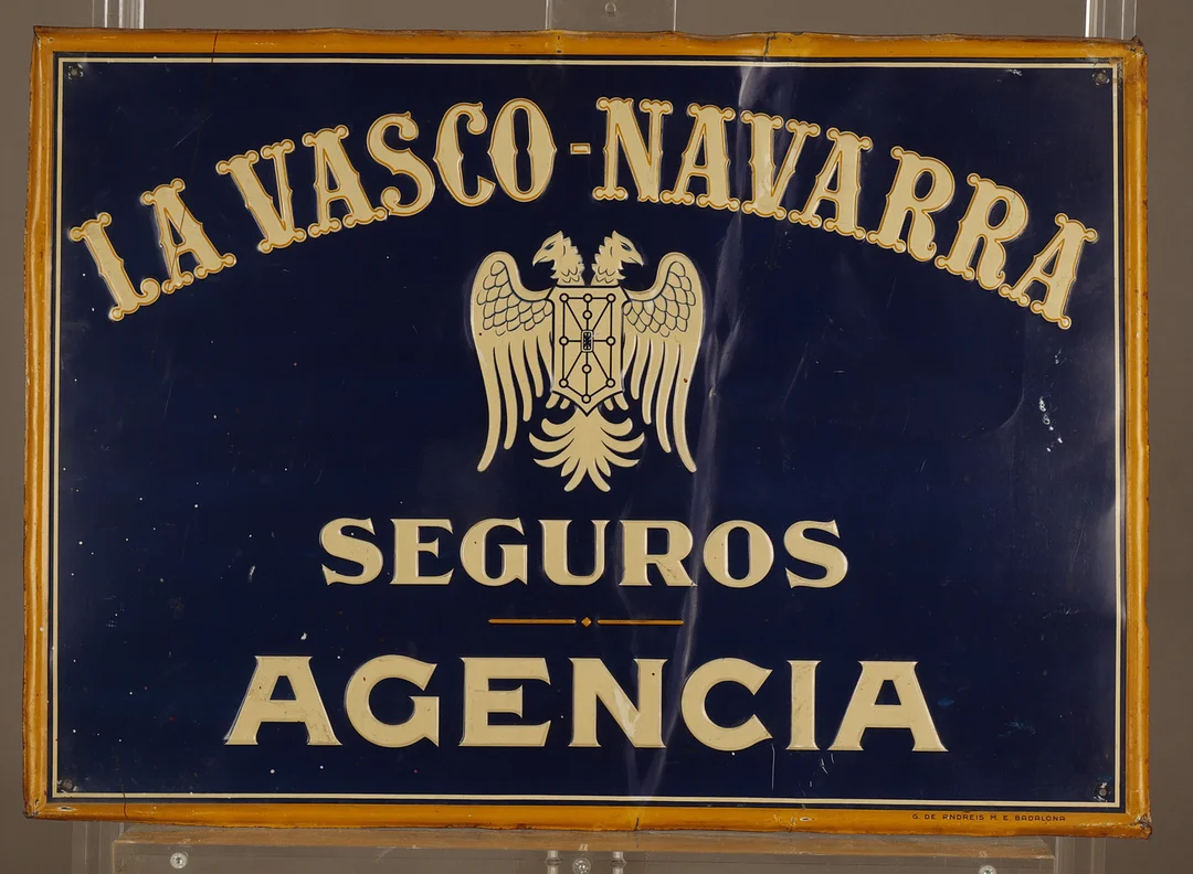 La Vasco-Navarra, placa publicitaria en hojalata estampada y pintada. — Other collectables — Barcelona Auctions