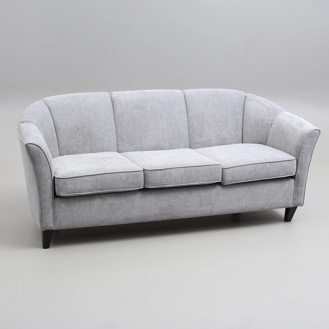 SOFFA, tresits, samtida, Ermatiko. — Sofas & Seatings — Auktionshuset Thelin & Johansson