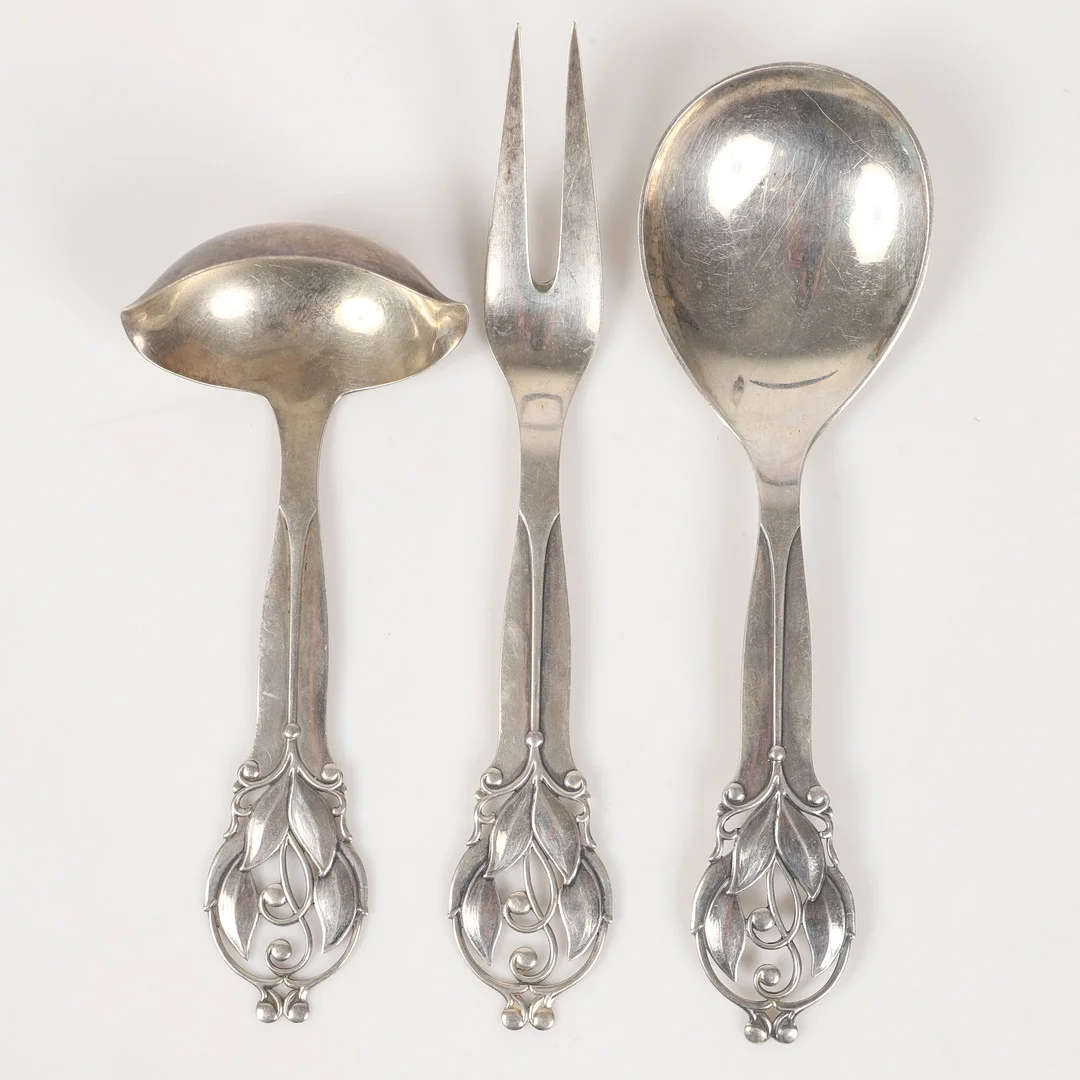 JOHANNES SIGGAARD. Uppläggningsbestick, 3 stycken, silver, Carl M. Cohr, Danmark, 1934-1937. — Silver — Helsingborgs Auktionskammare