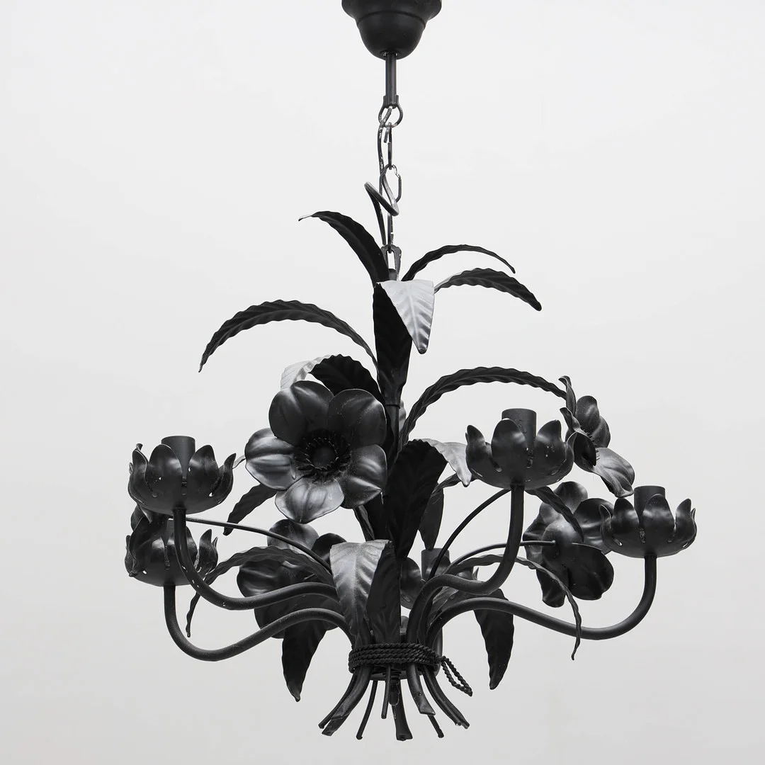 TAKLAMPA, lackad metall, dekorerad med blommor, 1900-tal. — Ceiling lights — Auktionsmagasinet Vänersborg