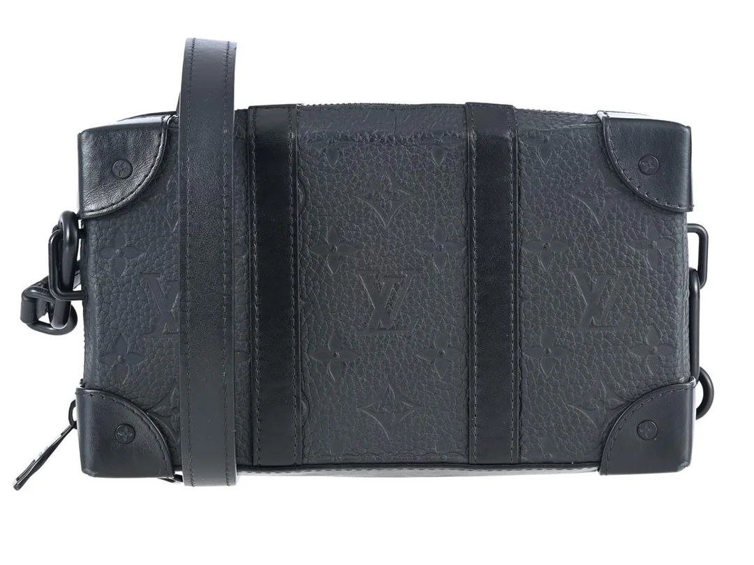 LOUIS VUITTON, VÄSKA, Trunk Taurillon, svart Monogram Empreinte, svarta beslag, 22x12,5x4,5 cm, originalkvitto från 2022, avtagbar axelrem, dustbag, originalkartong. Good Condition. — Accessoarer/Väskor — Kaplans