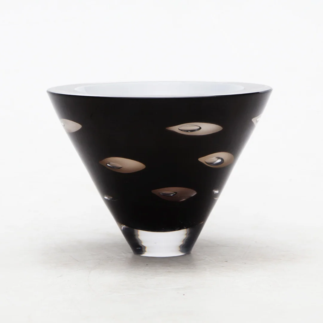 MIKAEL AXBRANT. VAS, glas, graal, Studioglas Strömbergshyttan, signerad. — Art glass — Kalmar Auktionsverk