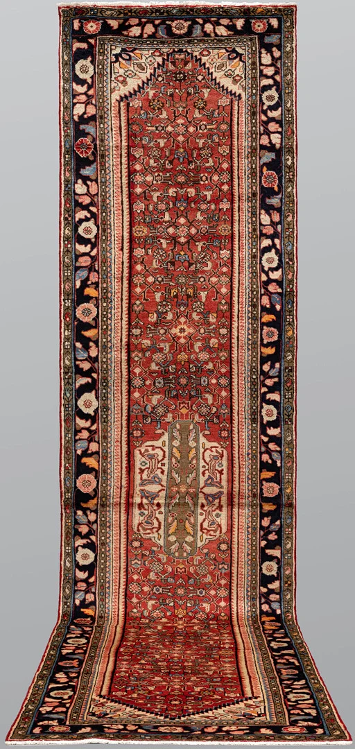 MATTA. Hosseinabad gallerimodell, 420 x 105 cm. — Oriental Carpets & Textiles — Södermanlands Auktionsverk