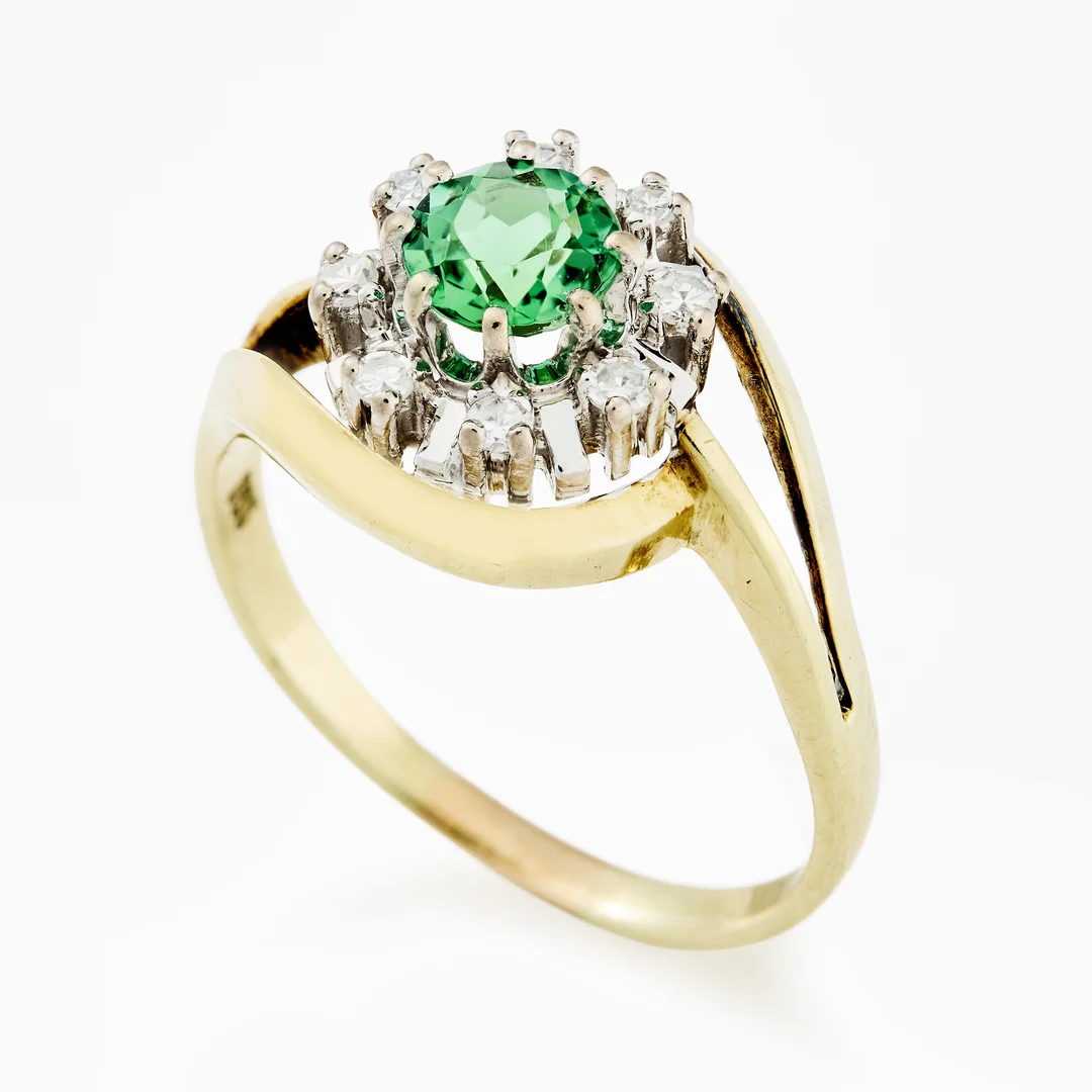 Ring med en grønn turmalin og diamanter — Ring med en grønn turmalin og diamanter — Smykker/Smykker — Blomqvist