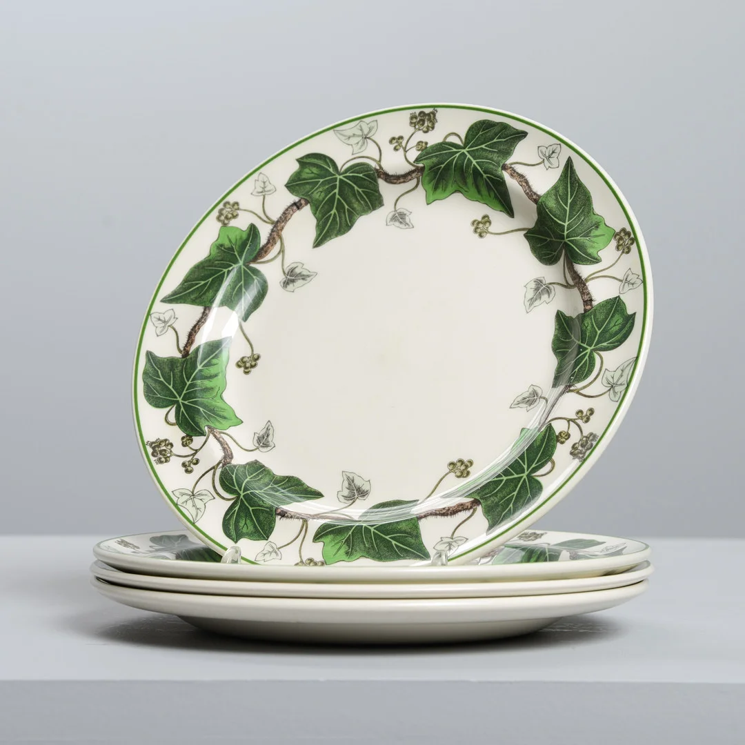 "NAPOLEON IVY", assietter, 4 st, Wedgwood, England. — Tableware — Formstad Auktioner
