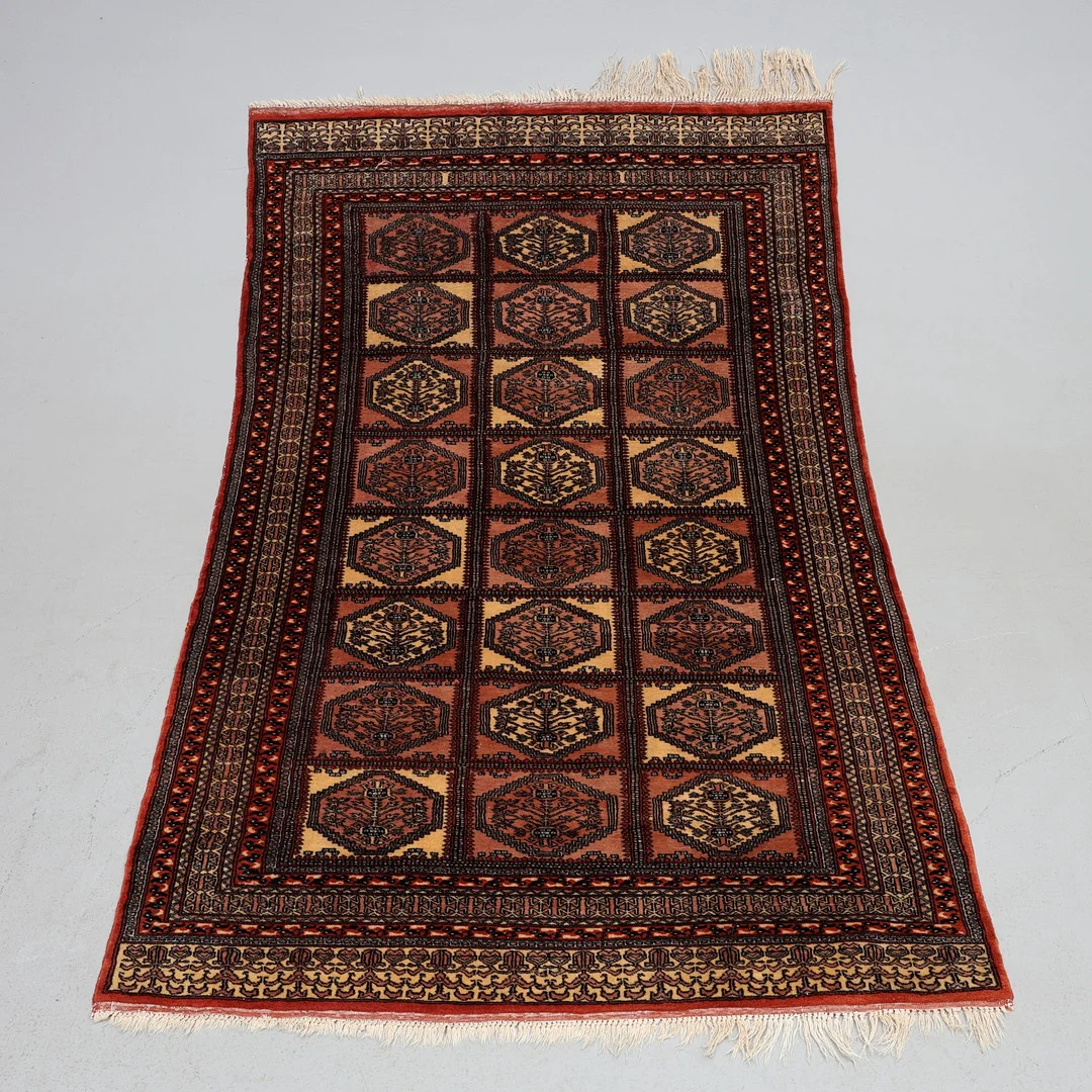BOKHARA. Pakistan matta, ull ca 190 x 122cm. — Oriental Carpets & Textiles — Gomér & Andersson Jönköping