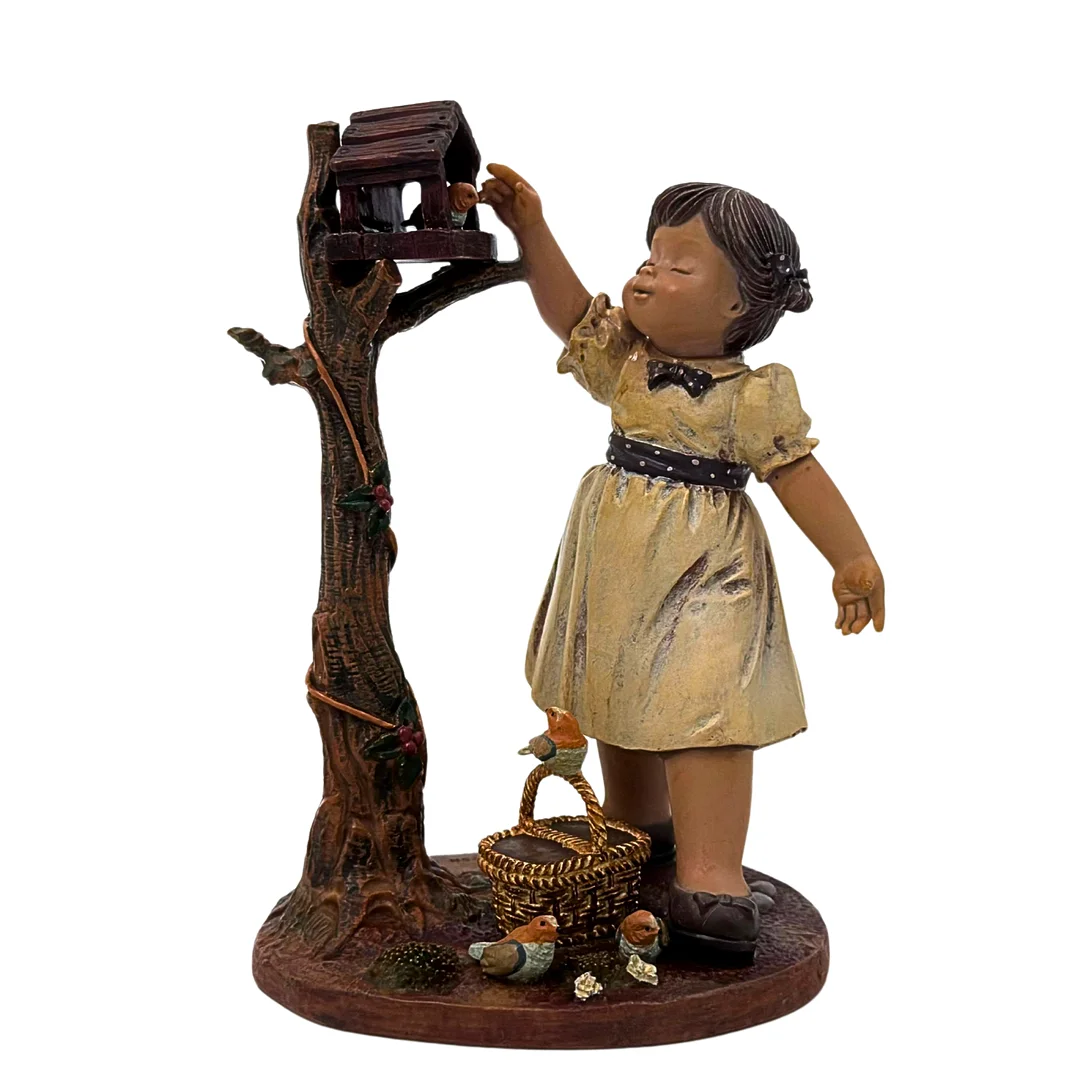 NADAL. LIMITIERTE PORZELLANFIGUR "MÄDCHEN MIT KLEINEN VÖGELN". — European — Auktionshaus Stuber's Hammerschlag