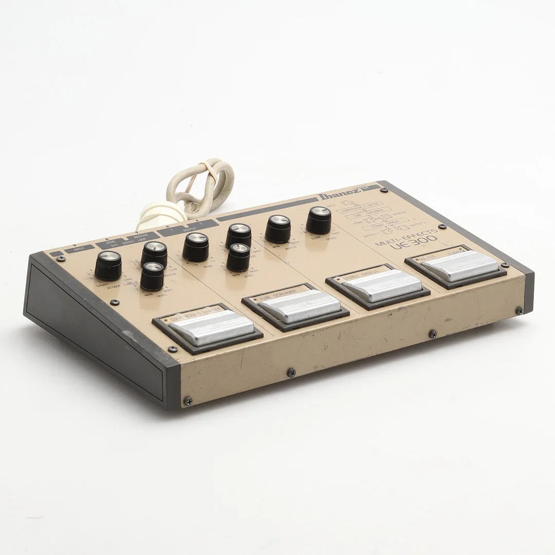 EFFEKTPEDAL, för gitarr, Ibanez UE300 Multi-Effects, 1980-tal. — Musical instruments — Crafoord Auktioner Malmö