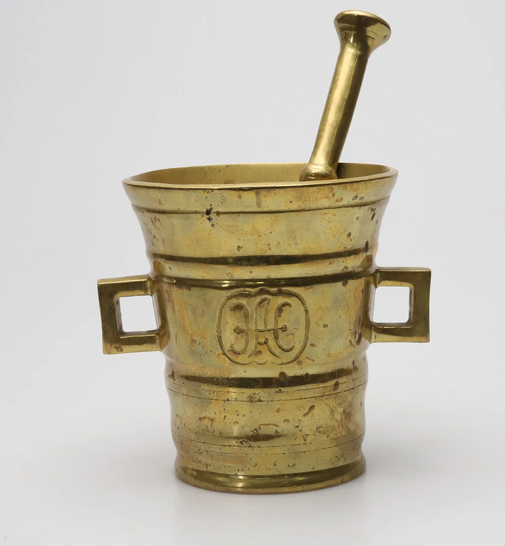 APOTEKSMORTEL, mässing, 17/1800-tal. — Pewter, Brass & Copper — Örebro Stadsauktioner
