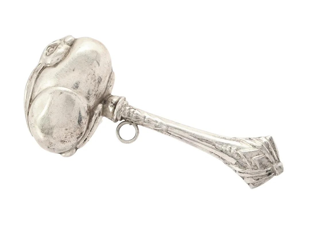 SKALLRA, sterlingsilver, kanin, höjd 10,2 cm, vikt ca 22,4 g. — Silver/Övrigt — Kaplans