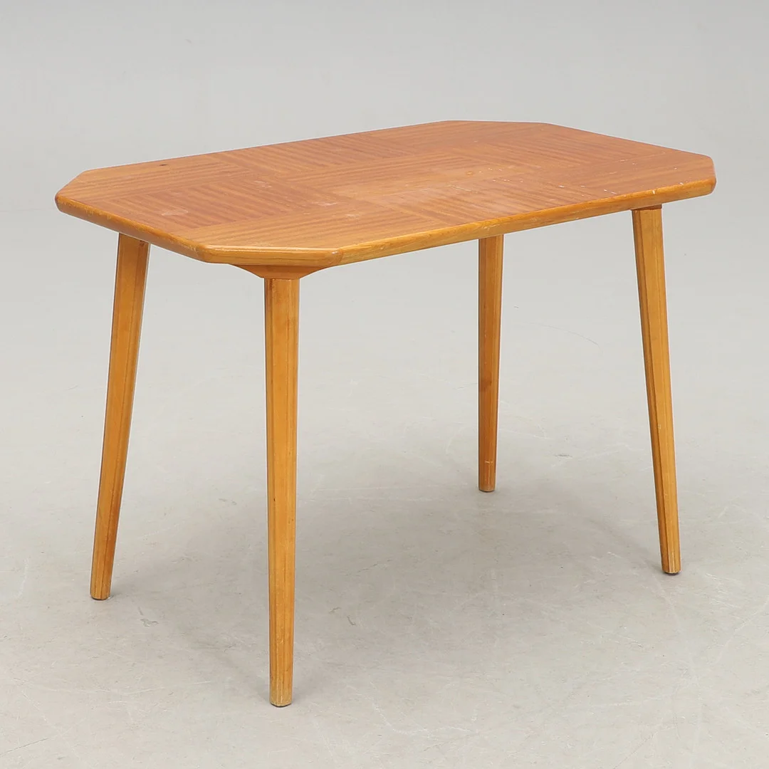 SOFFBORD, 1900-talets mitt. — Coffee Tables — Crafoord Auktioner Malmö