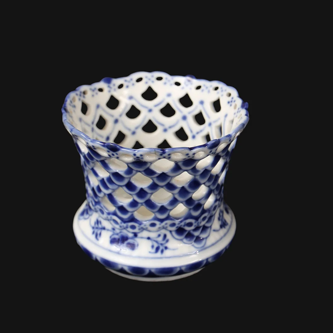 VAS, porslin, "Musselmalet helblond", 1/1015, Royal copenhagen, Danmark. — European — Limhamns Auktionsbyrå