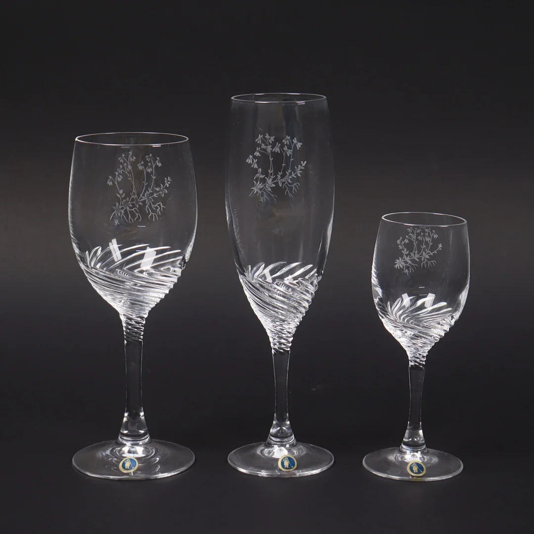 TONY RACOW. glasservis, 36 delar, "Linnaea Borealis", Studio Mästarehyttan. — Tableware — Markus Auktioner