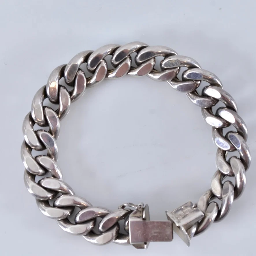 ARMLÄNK, manglad pansar, sterlingsilver, Italien. — Bracelets — Halmstads Auktionskammare