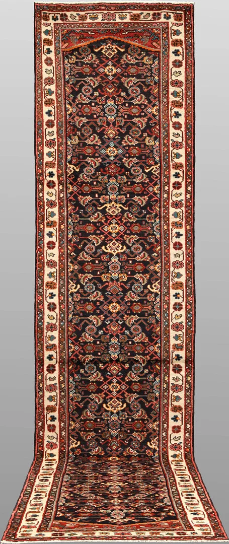 MATTA, "Hamadan", galleri, 485 x 90 cm. — Oriental Carpets & Textiles — Helsingborgs Auktionskammare
