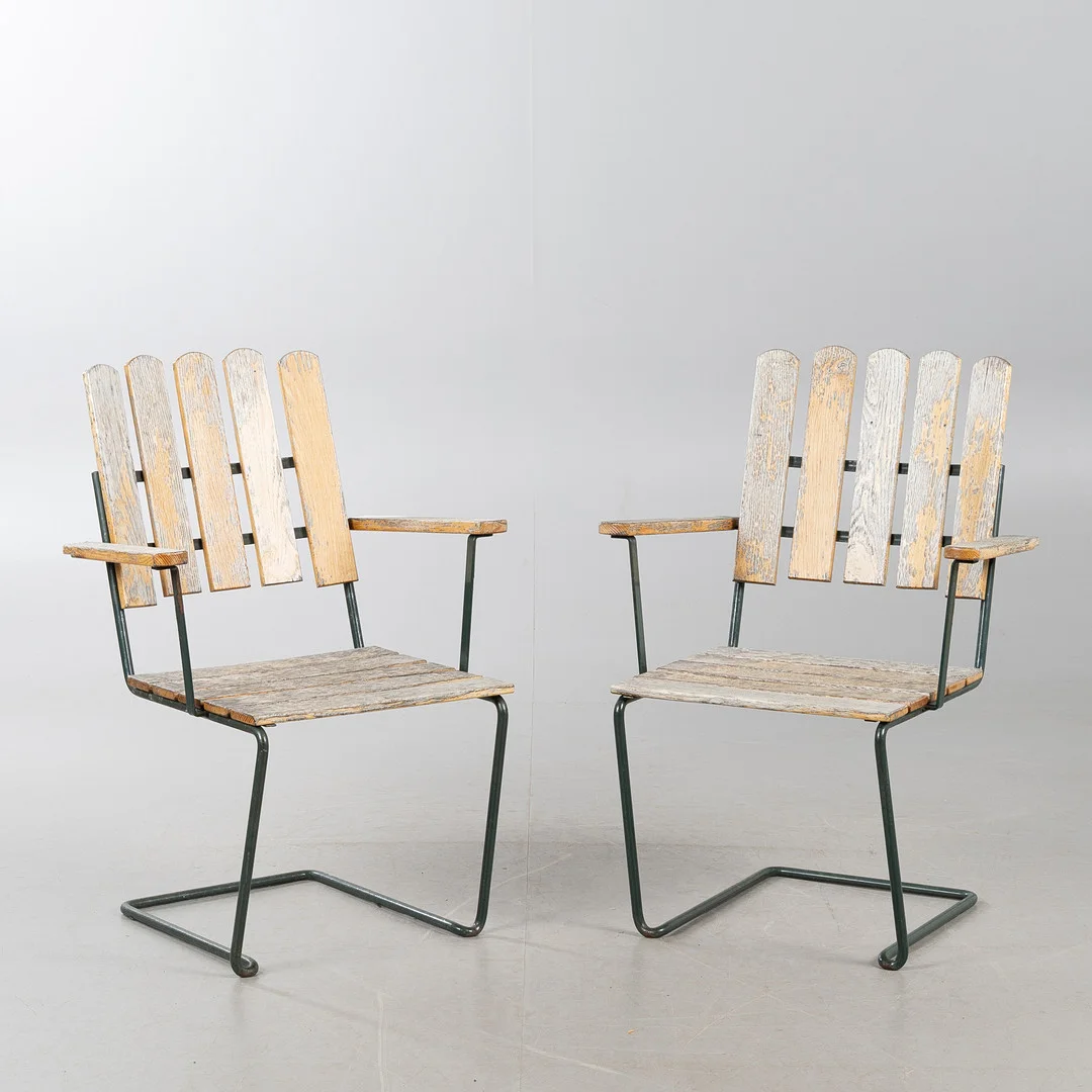 GRYTHYTTAN STÅLMÖBLER, två stycken "A2" karmstolar, 1900-talets andra hälft. — Armchairs & Chairs — Stockholms Auktionsverk Helsingborg