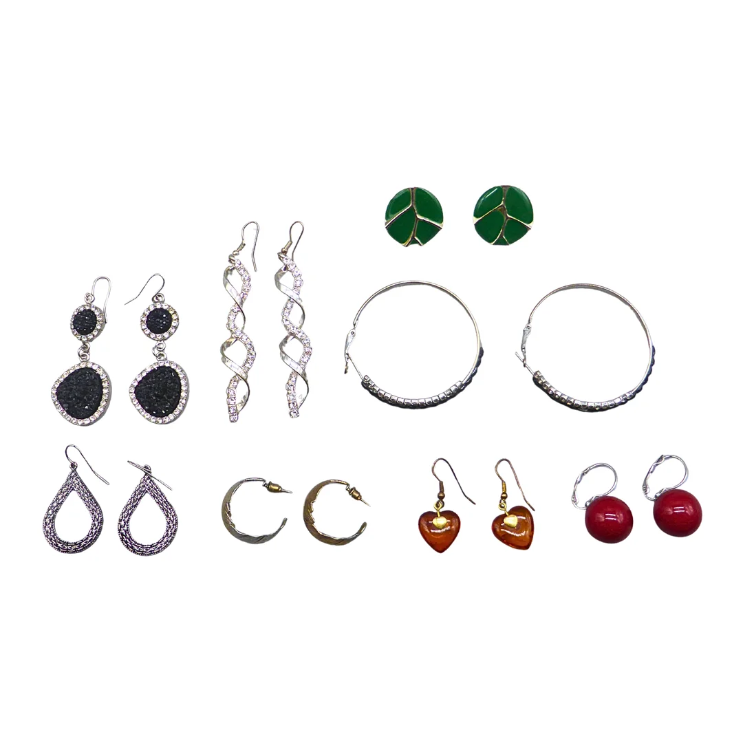 9-TEILIGES OHRRING-SET MIT VERSCHIEDENEN DESIGNS. — Earrings — Auktionshaus Stuber's Hammerschlag