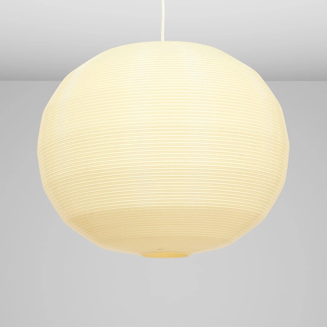 Kugleformet pendel af plast, ca 1970 erne. — Ceiling lights — Palsgaard Kunstauktioner