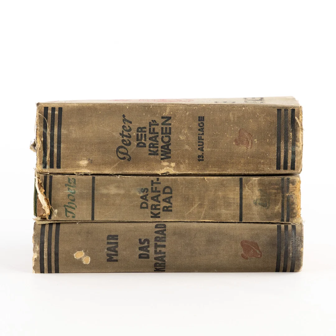 MOTORLITTERATUR, 3 delar, "Das Kraftrad", Der Kraftwagen. — Books — Karljohan Auktioner