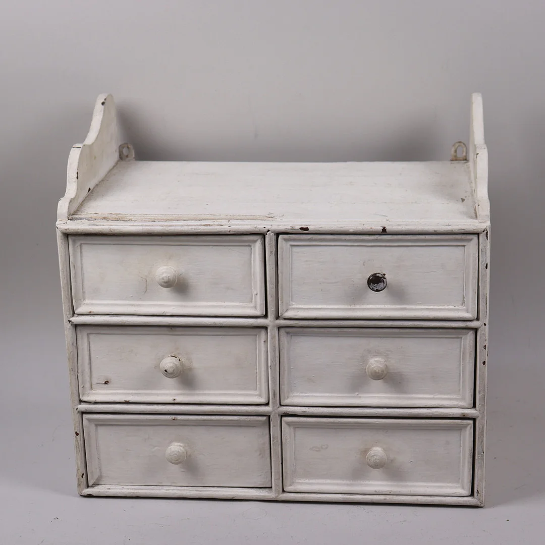VÄGGBYRÅ, allmoge, 1800/1900-tal. — Furniture — Markus Auktioner