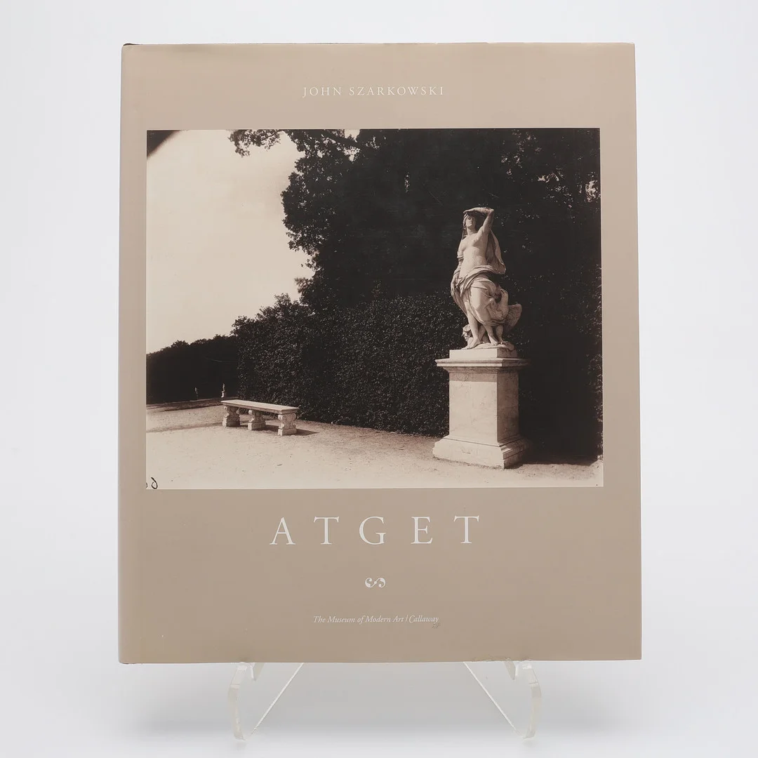 FOTO. EUGÈNE ATGET, FRANSK FOTOGRAF, (1857-1927. JOHN SZARKOWSKI'S FINA MONOGRAFI "ATGET" UTGIVEN AV THE MUSEUM OF MODERN ART I NEW YORK 200. — Books — Crafoord Auktioner Lund