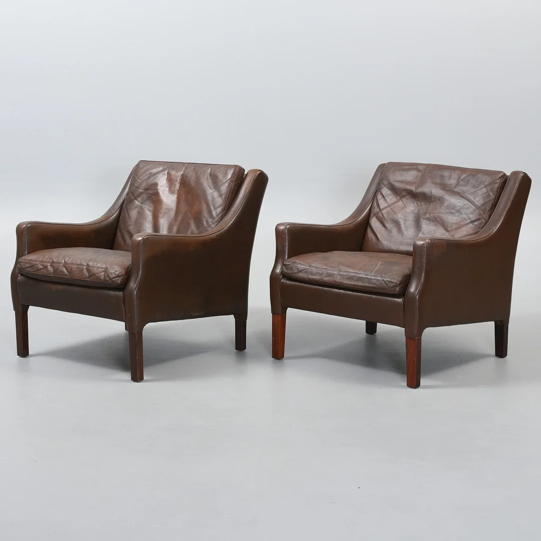 DANSK DESIGN. Et par lænestole på ben af palisander. 1960-70'erne. — Armchairs & Chairs — Sørensen Auktioner